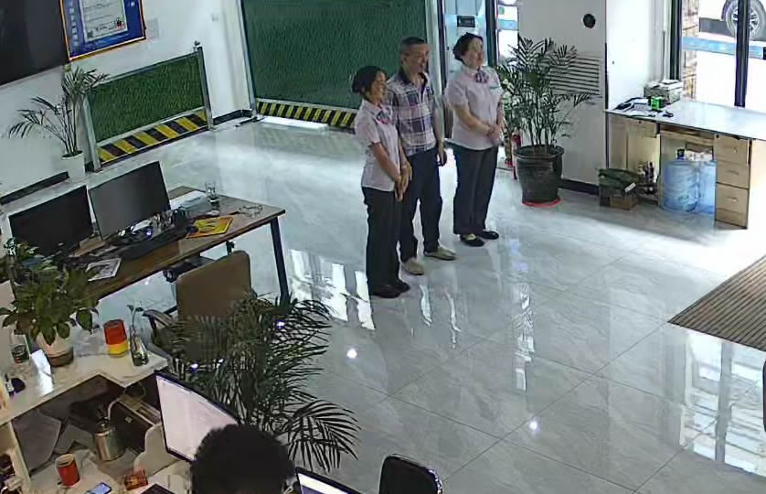农行小组到中杰交通设施指导工作(1) 农行小组到中杰交通设施指导工作(1)