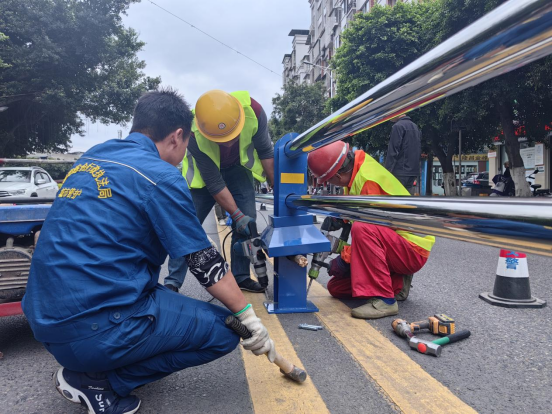 筑牢道路交通安全防护网(图1) 筑牢道路交通安全防护网(1)